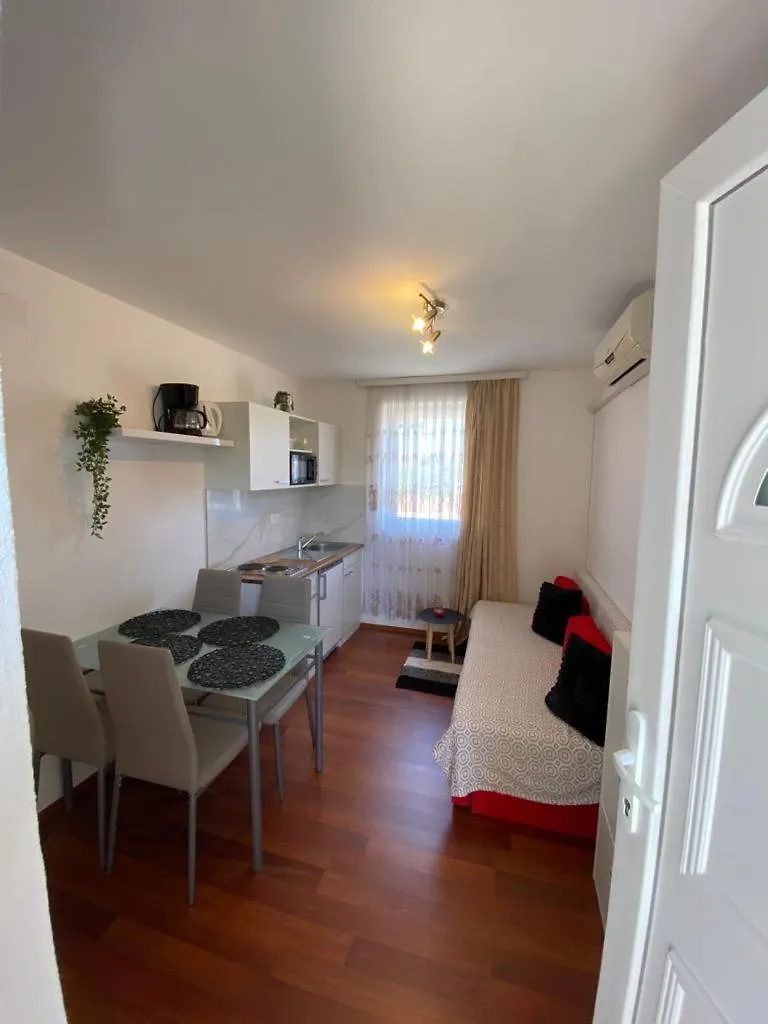 Apartment Apartmani Memic 100M Od Mora Porec