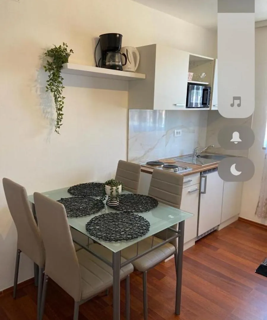 Apartmani Memic 100M Od Mora Porec 0*,  Croatia