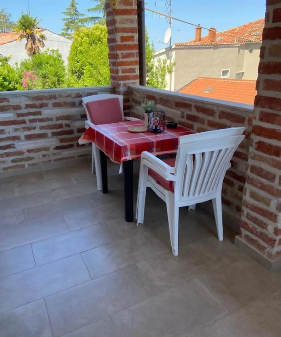 Apartment Apartmani Memic 100M Od Mora Porec Croatia