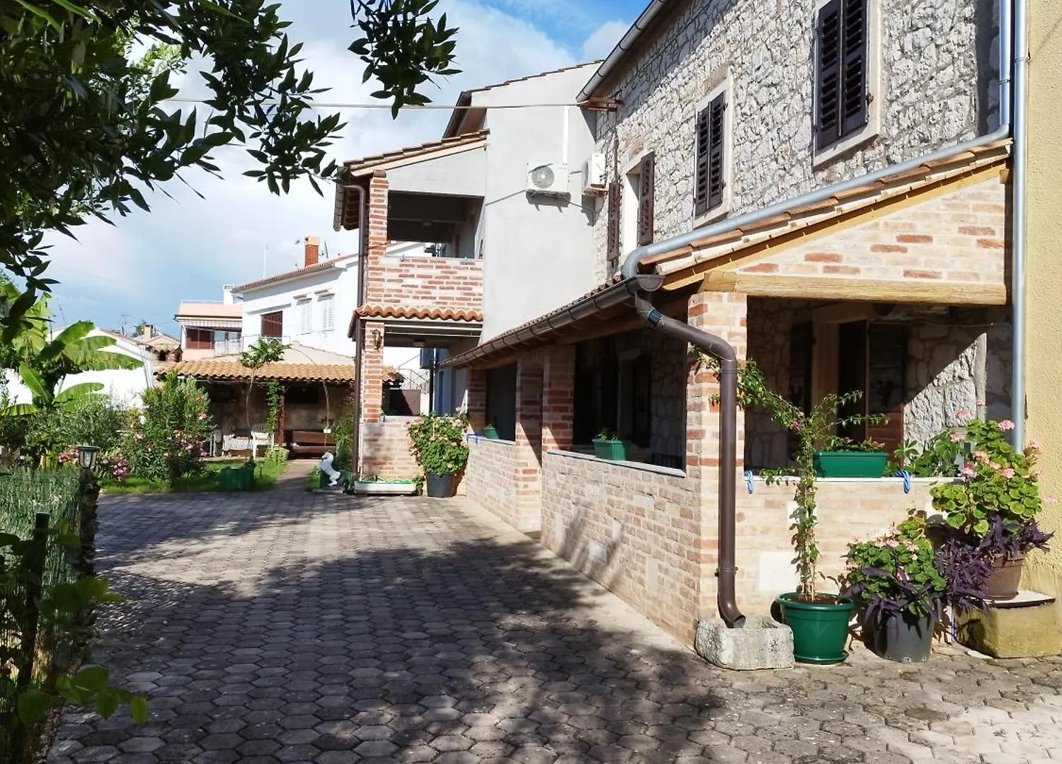 Apartment Apartmani Memic 100M Od Mora Porec Croatia