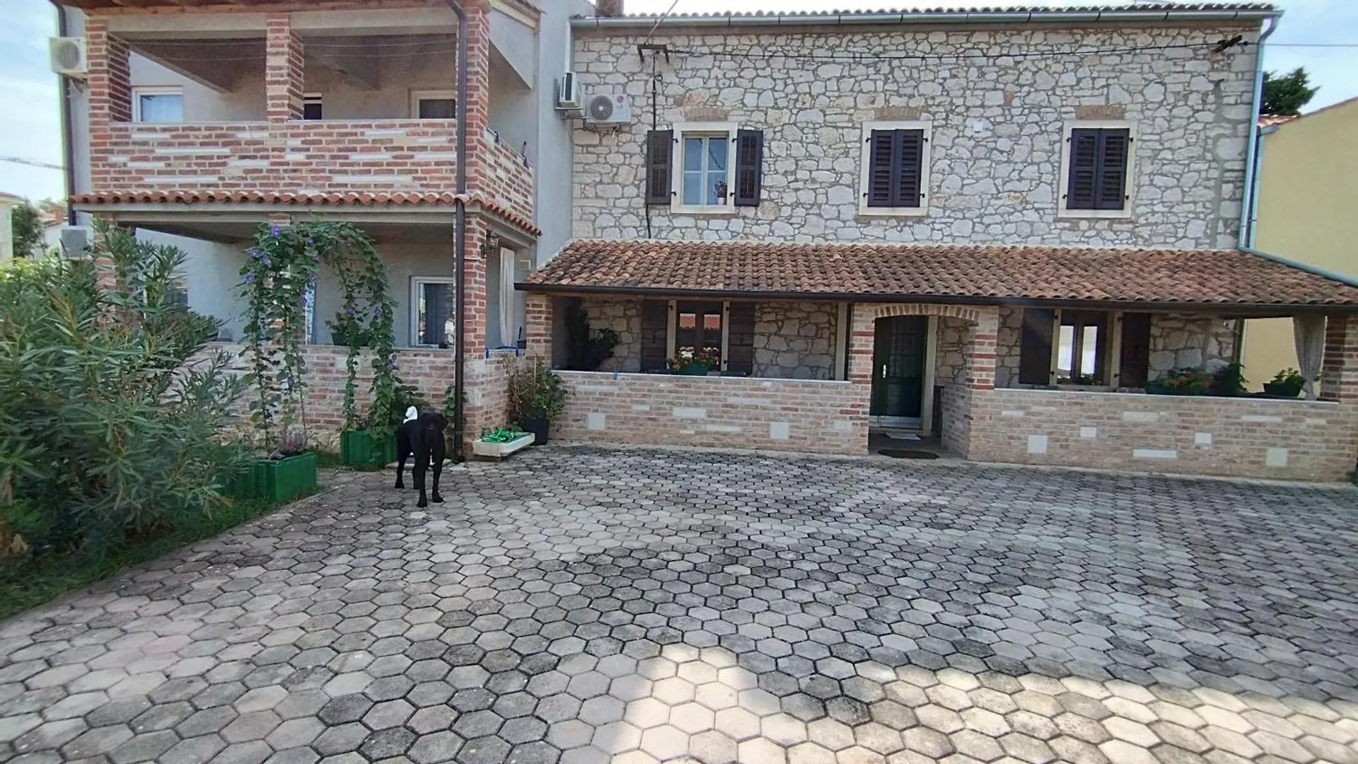 Apartmani Memic 100M Od Mora Porec 0*,  Croatia