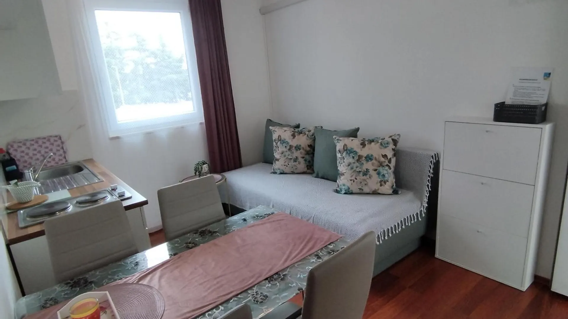 Apartmani Memic 100M Od Mora Poreč Apartmán