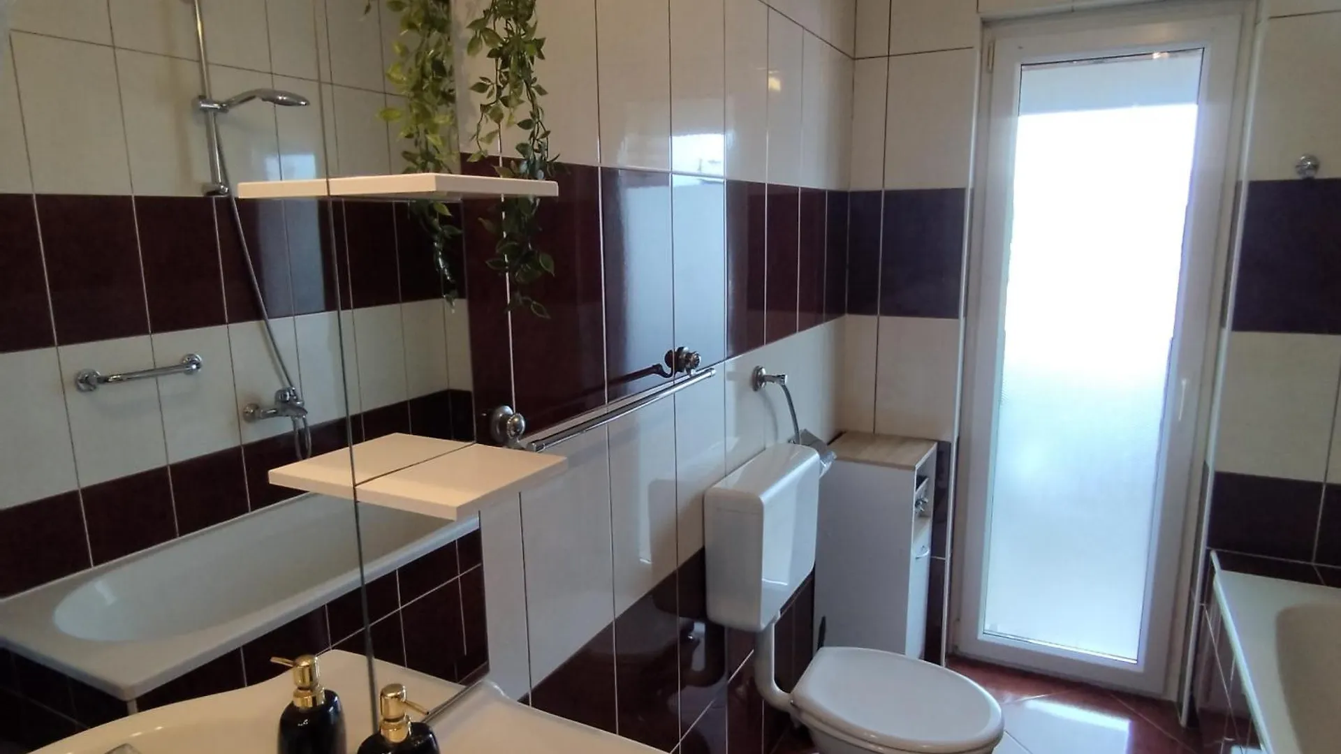 Apartmani Memic 100M Od Mora Poreč Croácia